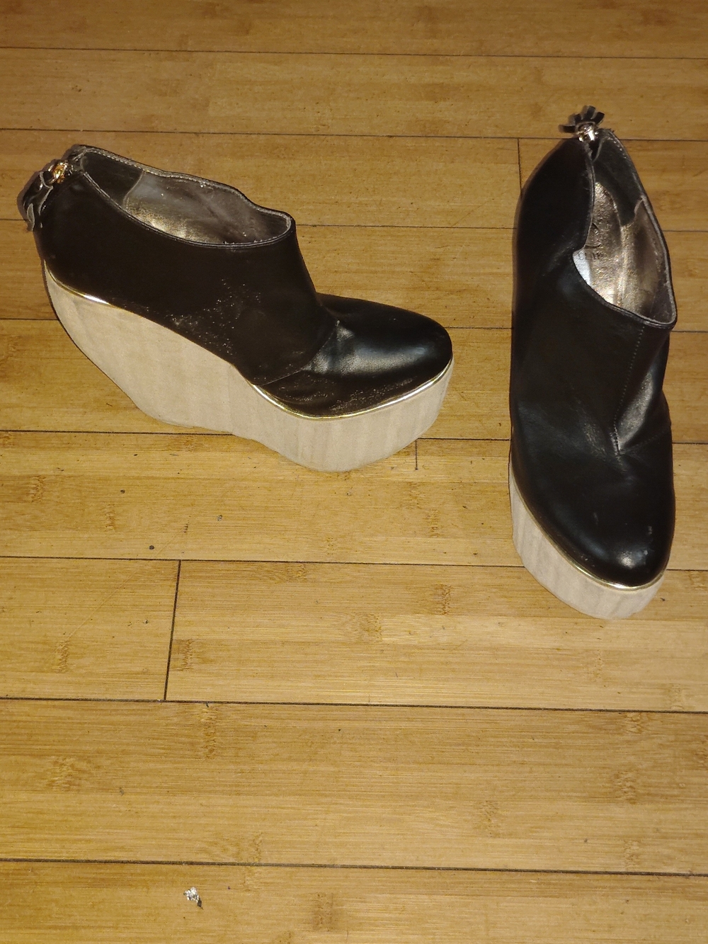 Elly Clay black Leather And Ultrasuede Platform Wedges Sz 10
